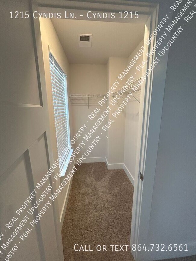 Building Photo - 1215 Cyndis Ln