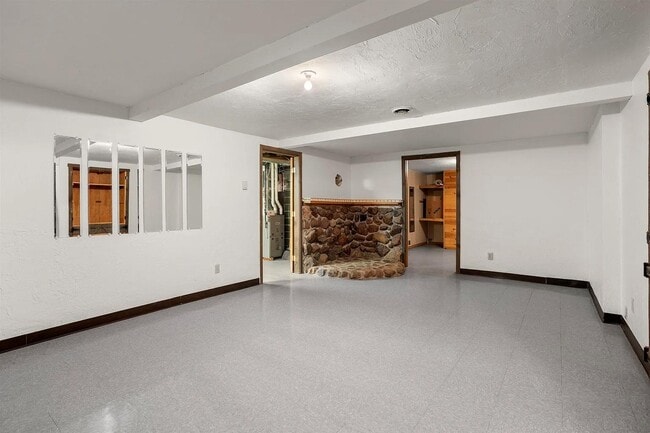 Building Photo - 1303 Haen Dr