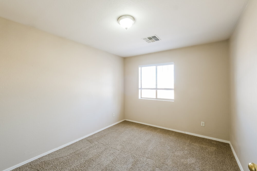 Building Photo - 4310 N 124th Ave