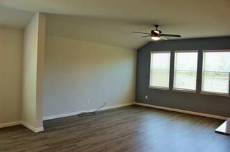 Building Photo - 38356 Park View Dr