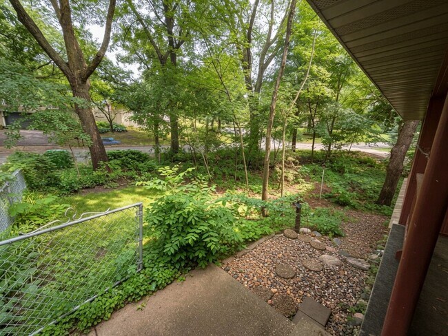 Building Photo - 14902 Wildwood Rd