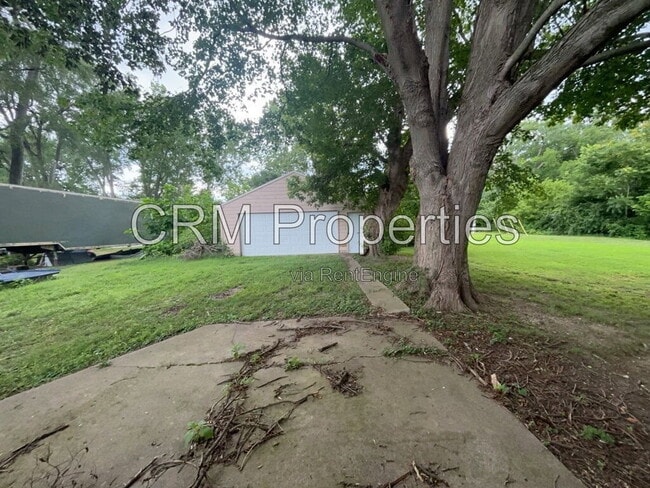 Building Photo - 714 E Vaile Ave