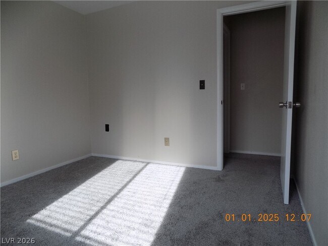 Building Photo - 513 Faultless St