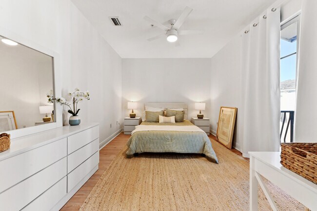 Building Photo - 642 NW 38th Cir