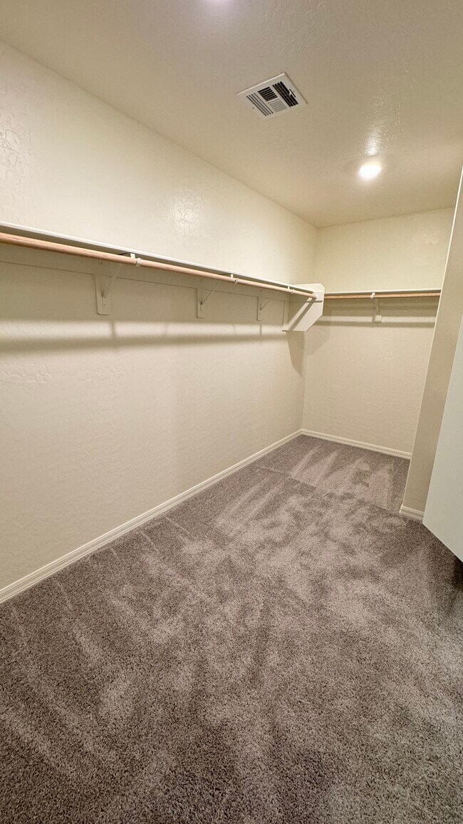 Building Photo - 1659 Luna Clf Ave