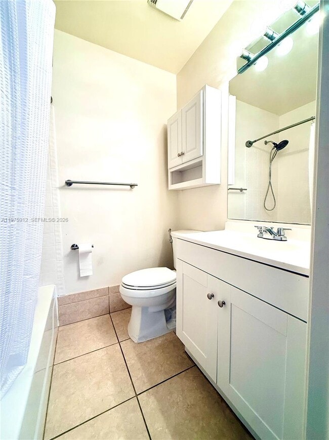 Building Photo - 2533 NE 15th St