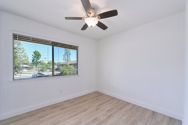 Building Photo - 28955 Oak Creek Ln