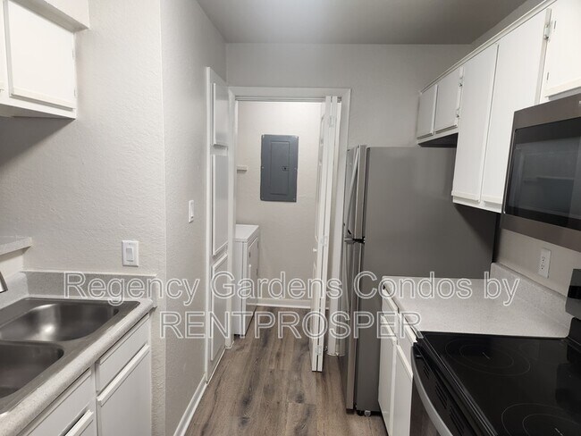 Building Photo - 4425 Thornbriar Ln