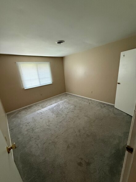 Building Photo - 2275 N Cable Rd