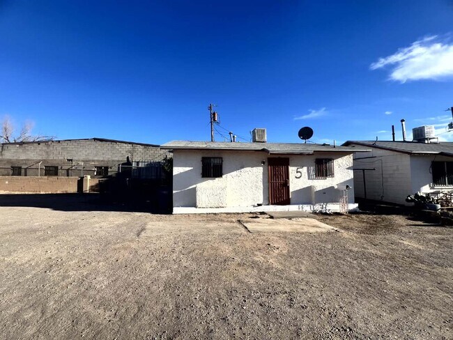 Building Photo - 7167 N Loop Dr