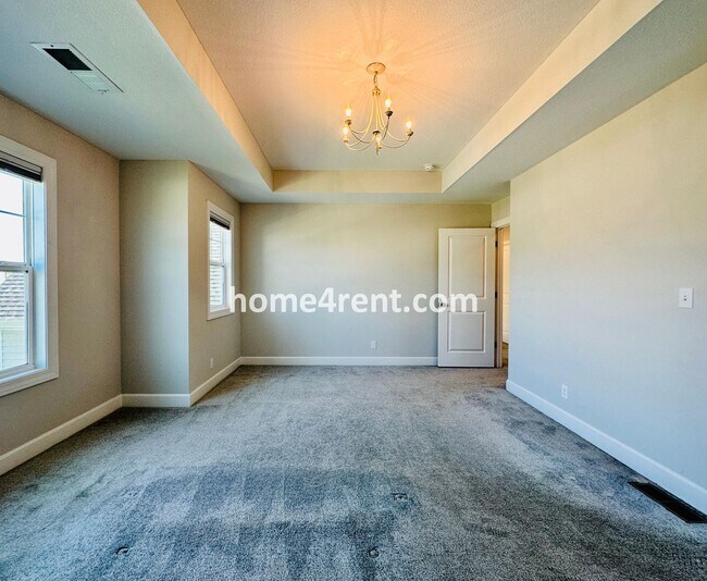 Building Photo - Exceptional Olathe Home in the Cedar Creek Subdivision w/ Wood Floors and a Finished Basment!