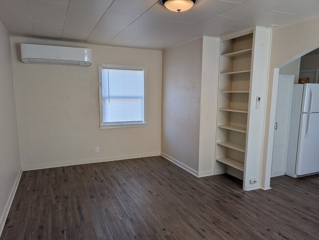 Building Photo - 213 Arbor St