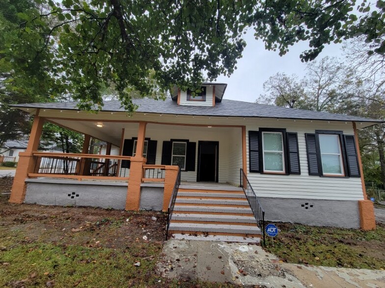 Building Photo - 3778 Log Cabin Dr