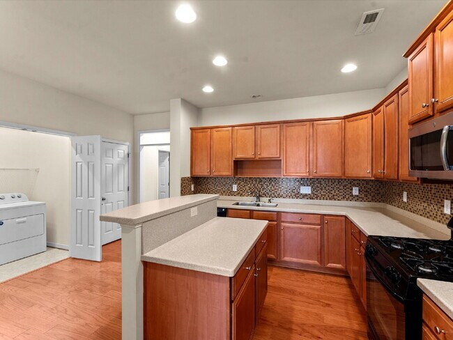 Building Photo - 709 Abbey Village Cir