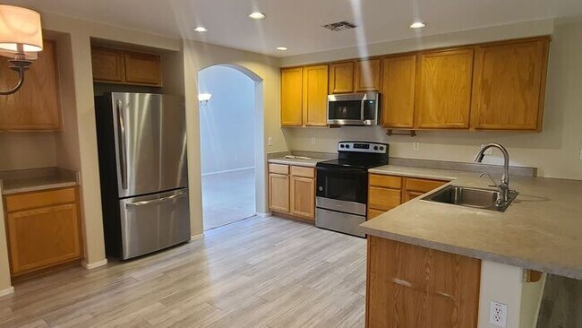 Building Photo - 5-bedroom in the heart of Gilbert
