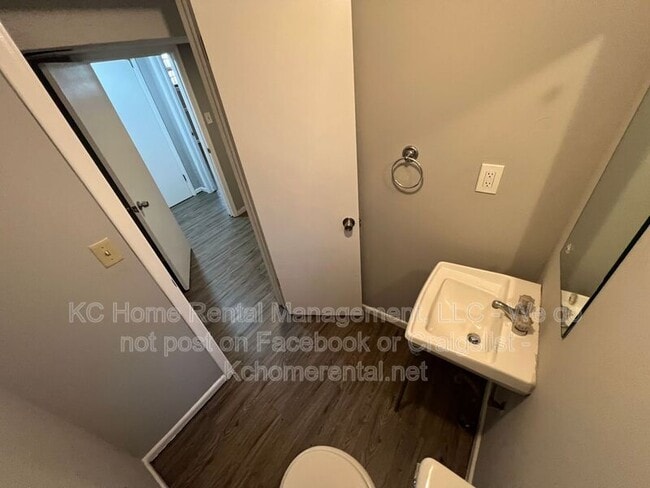 Building Photo - 6708 W 71st Terrace
