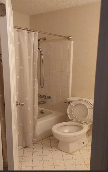 Building Photo - 115 Sandlewood Cir N