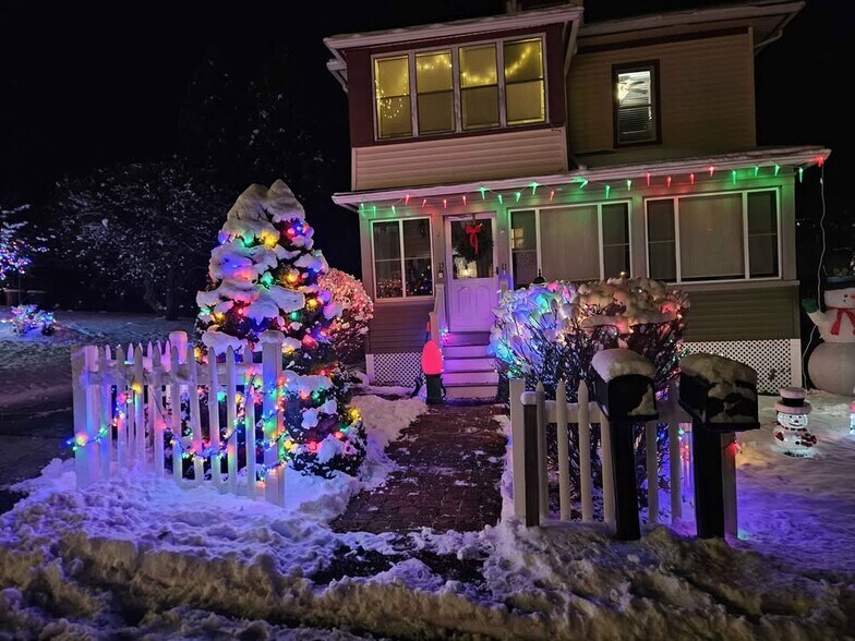 Building Photo - 11 Elm St