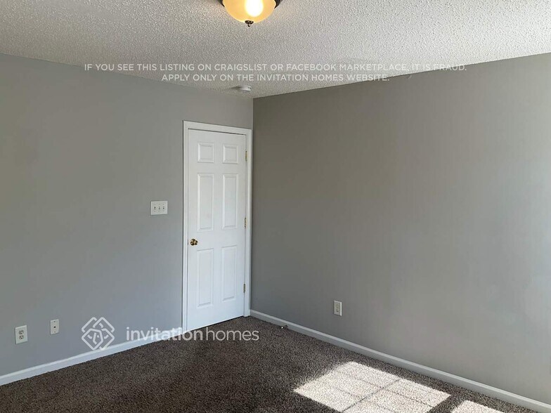 Building Photo - 10729 Glenluce Ave