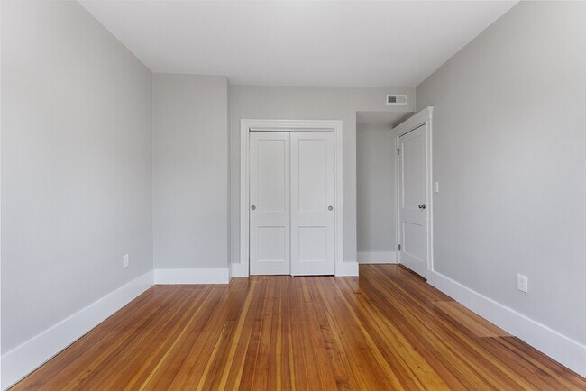 Building Photo - 64 Bakersfield St