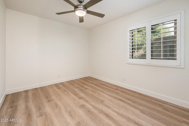 Building Photo - 6430 N 77th Way