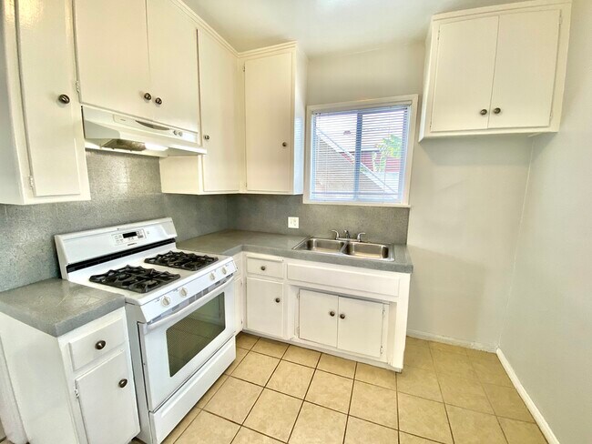 Building Photo - 3832 W 118th Pl