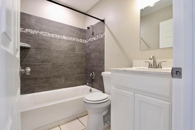 Building Photo - 200 White St