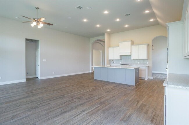 Building Photo - 1639 Rosedale Dr