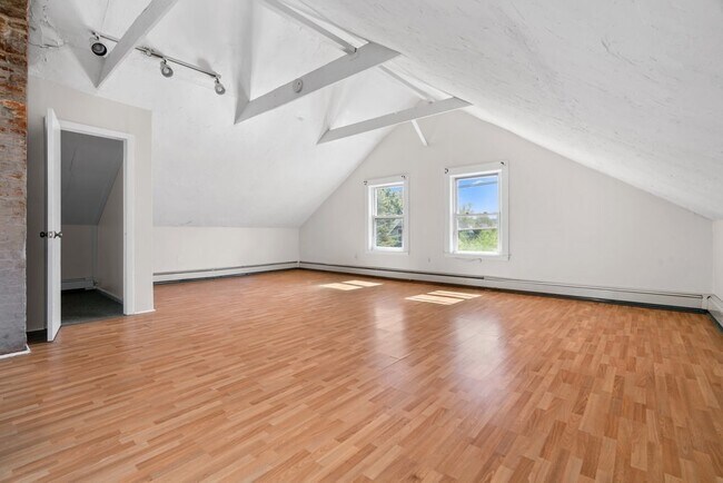 Building Photo - 15 Holton St