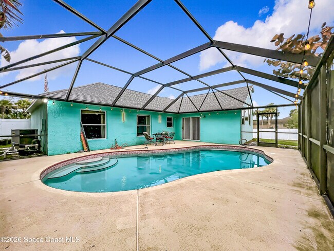 Building Photo - 5345 Cangro St