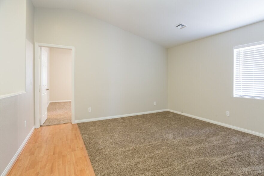 Building Photo - 267 Red Eucalyptus Dr