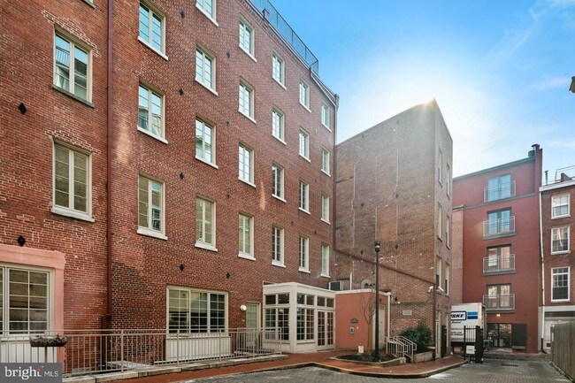 Building Photo - 22 N Front St