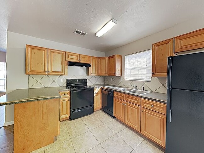 Building Photo - No Application Fees* $500 off 1st months r...