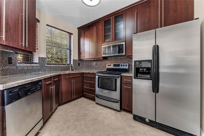 Building Photo - 15563 N Miami Lakeway