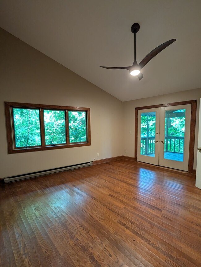 Building Photo - Montreat Rental
