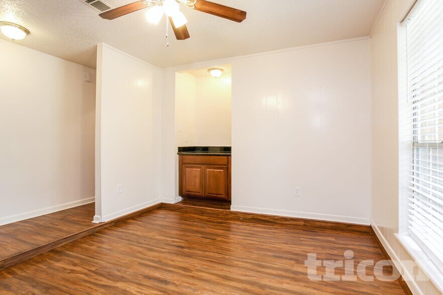 Building Photo - 4926 Algernon Dr