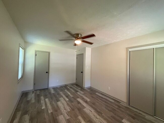Building Photo - 2356 Clifton Springs Manor