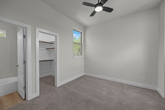 Building Photo - 5511 Black Pine Cir