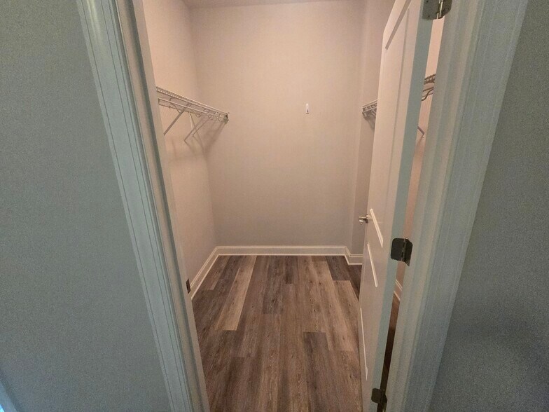 Building Photo - 20 Foxden Dr