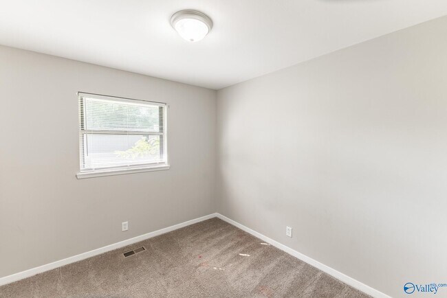 Building Photo - 2402 Mcclain Cir NW