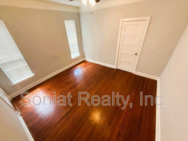 Building Photo - 3308 Upperline St