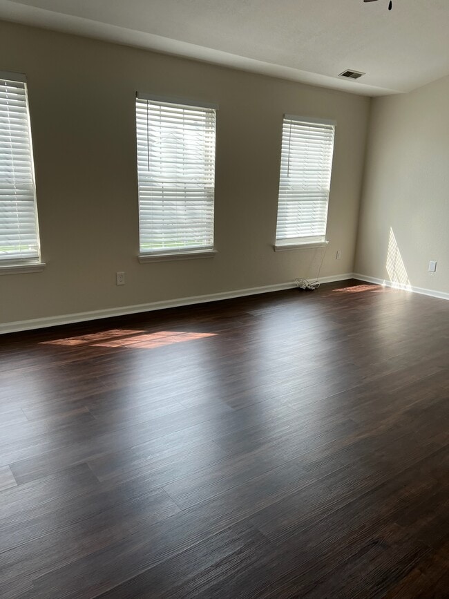 Building Photo - 11973 Cedar Dr