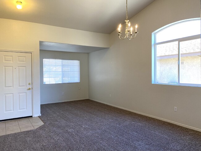 Building Photo - Great Home with LOTS of space - Northern M...