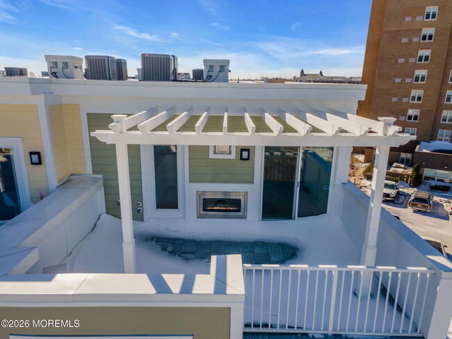 Building Photo - 807 Kingsley St