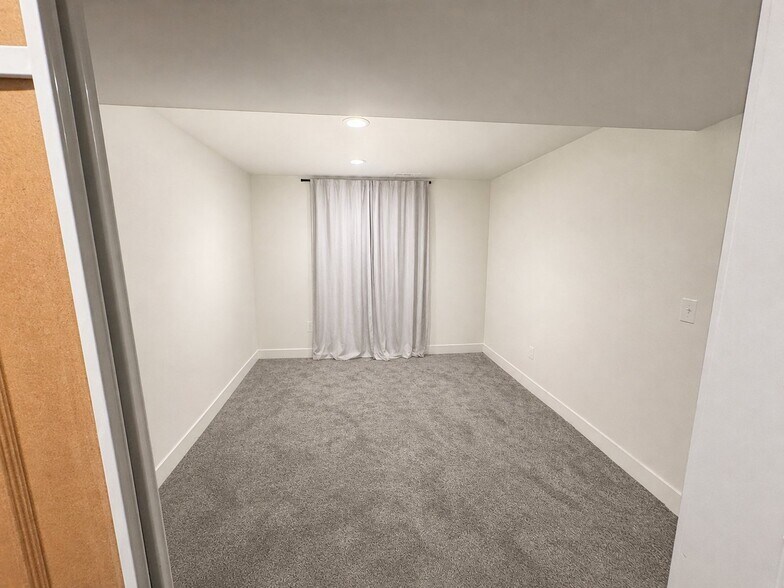 Building Photo - 267 W Willow Creek Dr