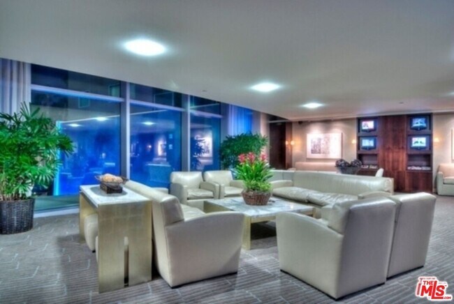 Building Photo - 13700 Marina Pointe Dr
