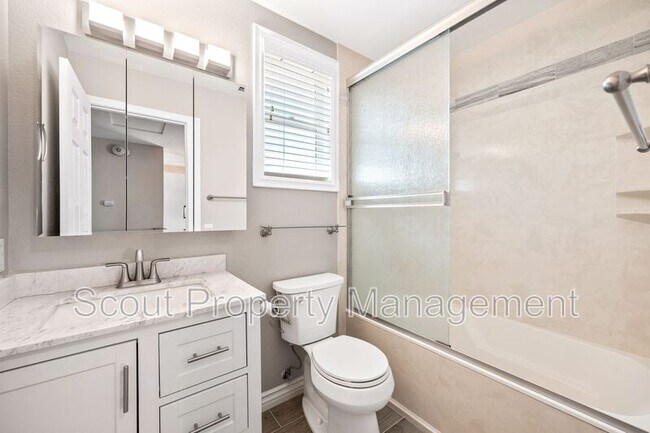 Building Photo - 24576 Jacarte Dr