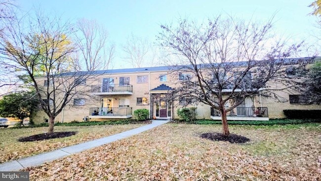 Building Photo - 10636 Montrose Ave