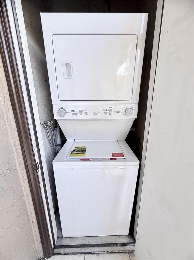 Building Photo - 11650 NW 23rd Ct