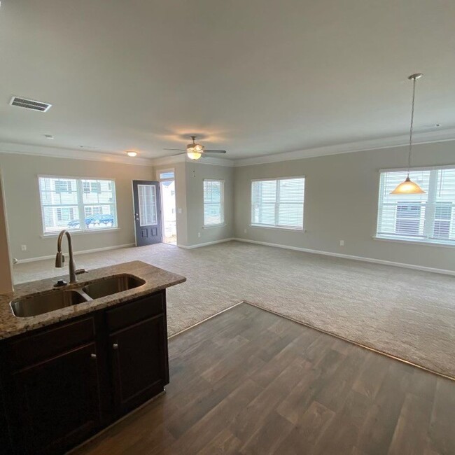 Building Photo - Gorgeous newly built 3 bedroom home!